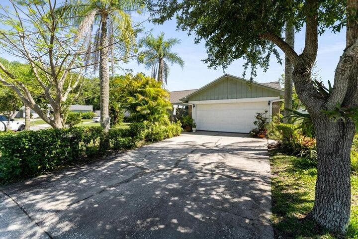 Property Photo:  7776 Ravana Drive  FL 32822 