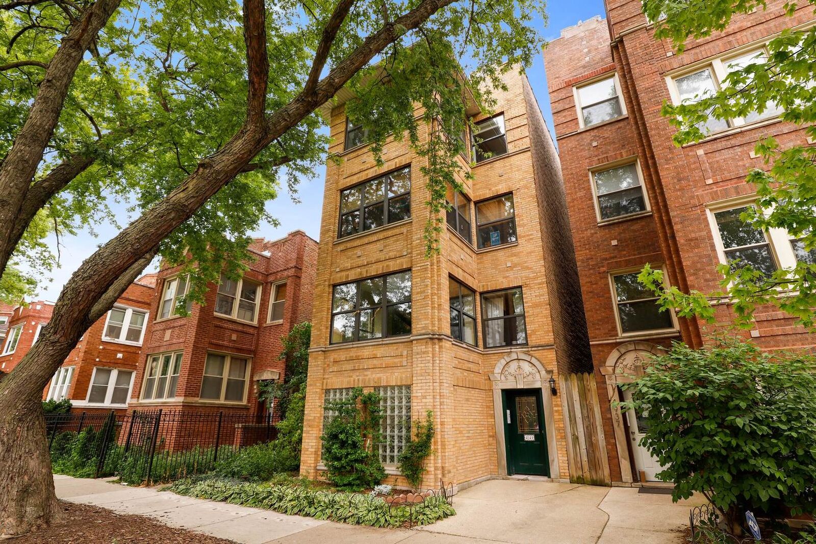 Property Photo: 4941 N Troy Street 3 IL 60625