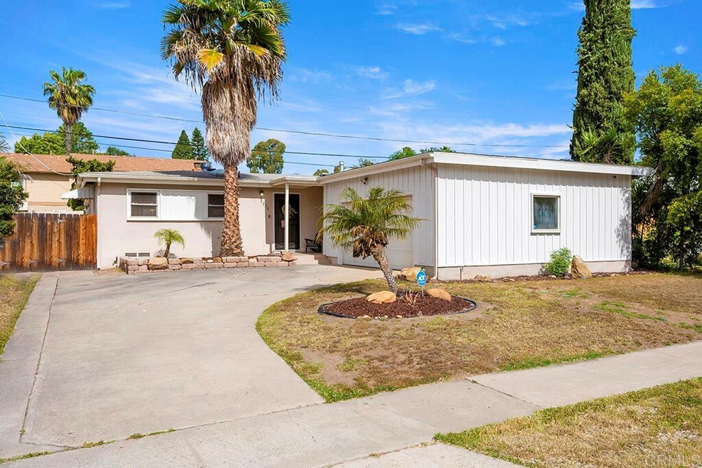 5870 Lake Murray Blvd  La Mesa CA 91942 photo