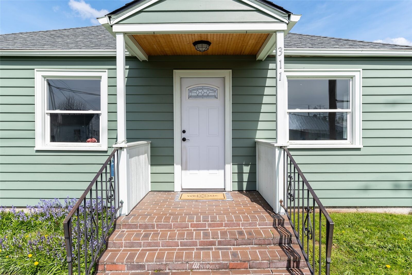 Property Photo:  311 E Rio Vista Avenue  WA 98233 