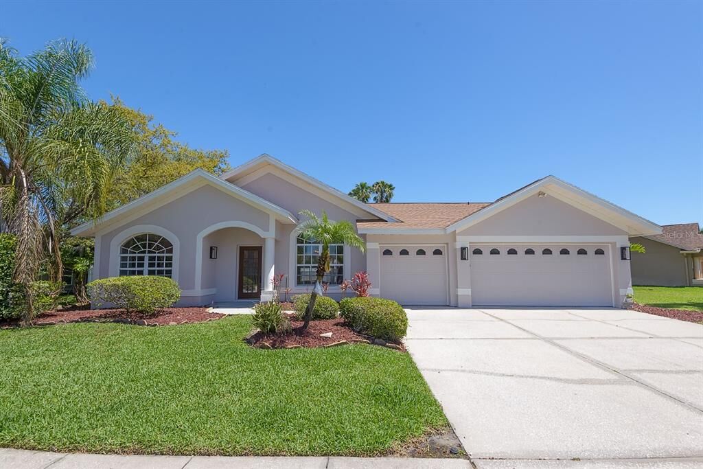 Property Photo:  3923 Yellow Finch Lane  FL 33558 