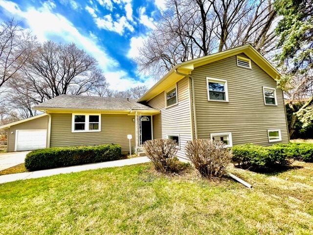 Property Photo:  16 N Grace Street  IL 60542 
