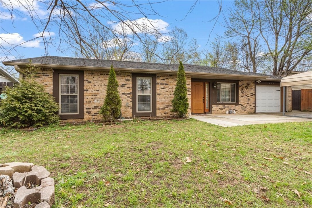 Property Photo:  809 N 31st Street  AR 72756 