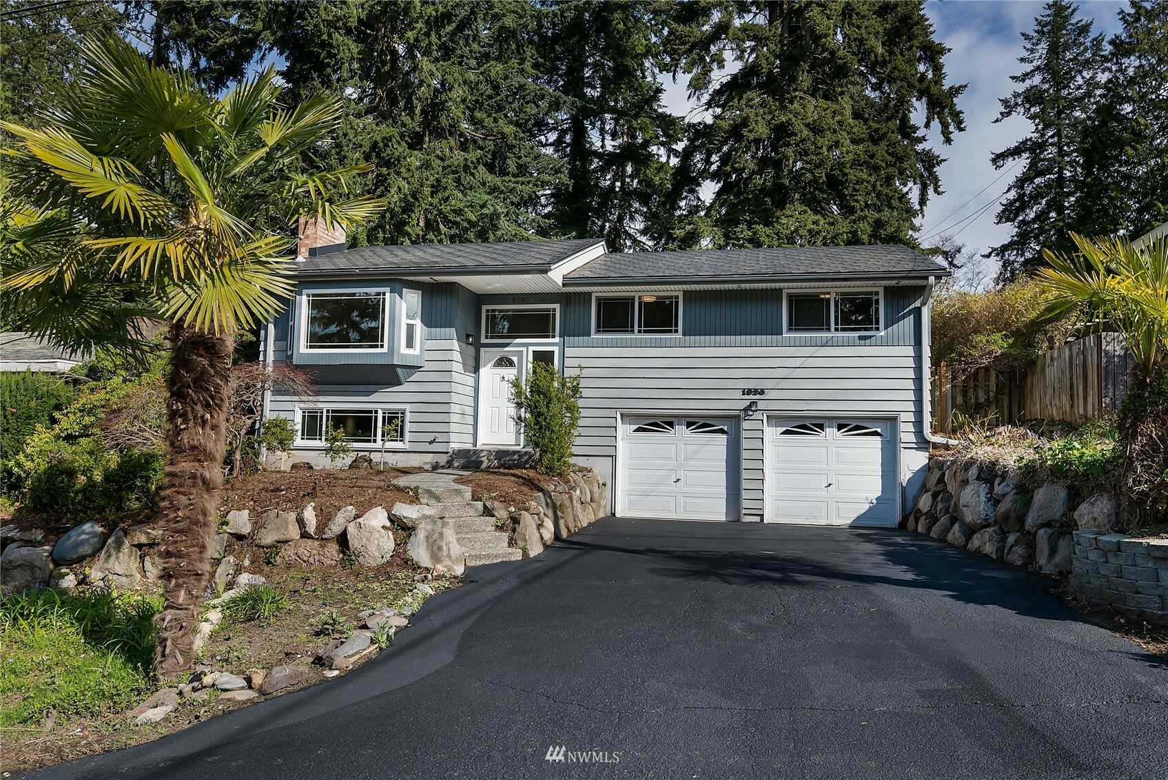 Property Photo:  1820 N 165th Street  WA 98133 