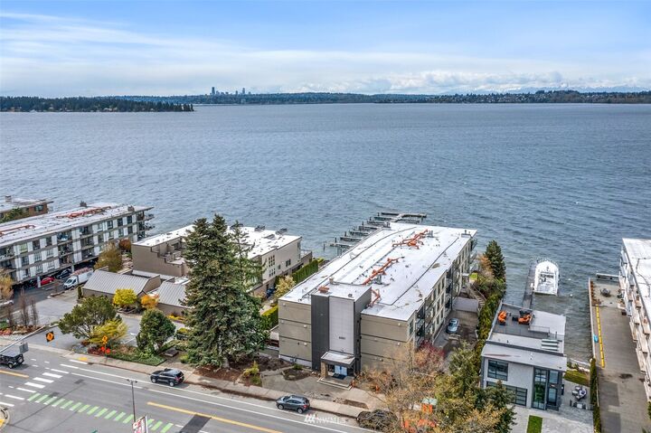 Property Photo:  6401  Lake Washington Boulevard NE 202  WA 98033 