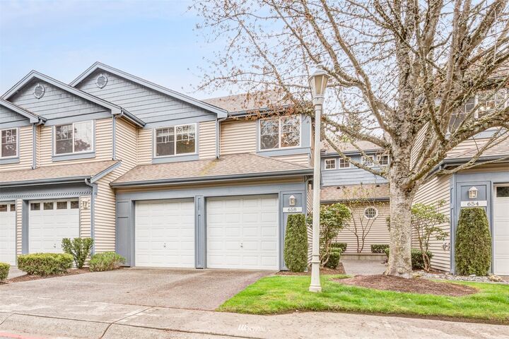 Property Photo:  658 Chelan Place NE  WA 98059 