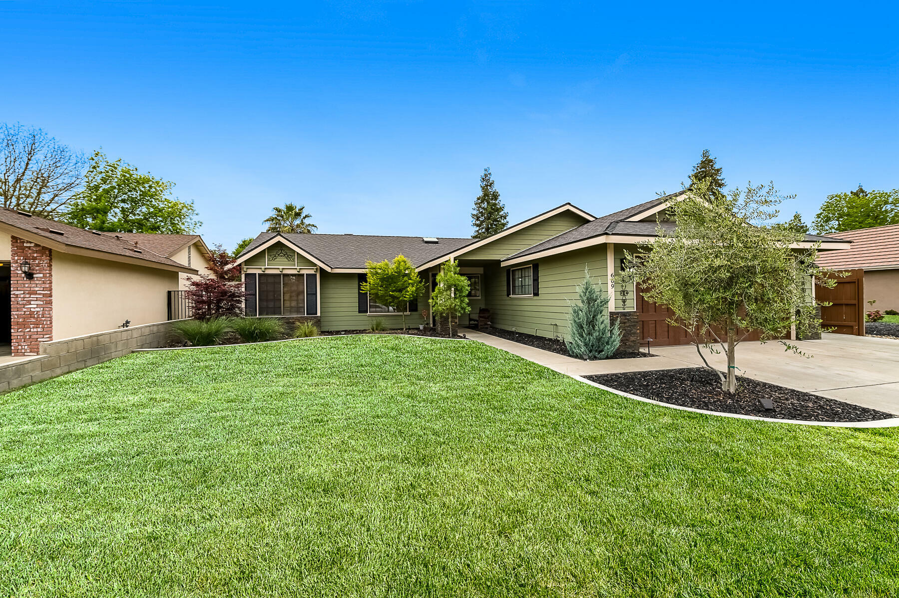 Property Photo:  669 Coral Street  CA 93274 