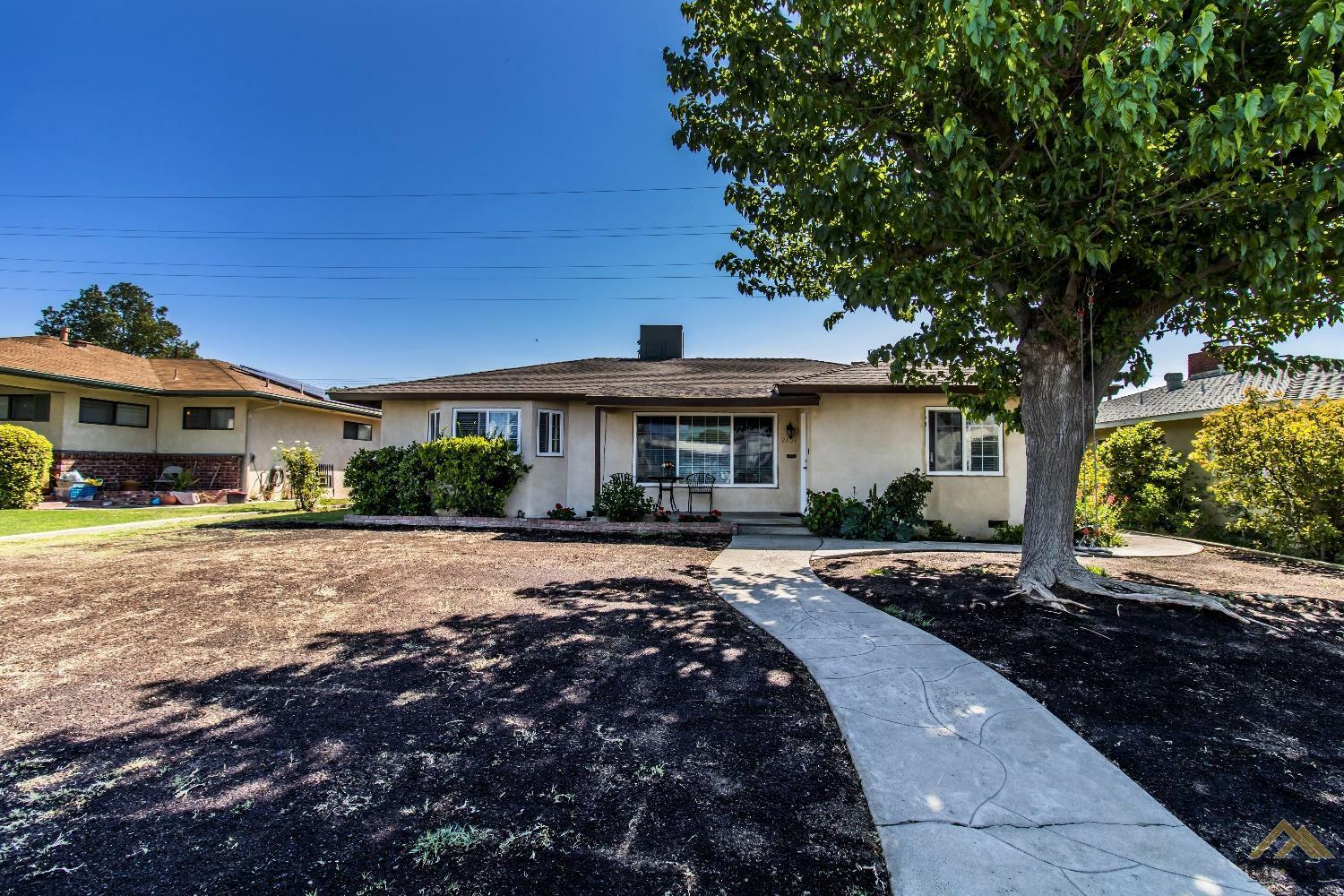 Property Photo:  2804 Ashby Street  CA 93308 