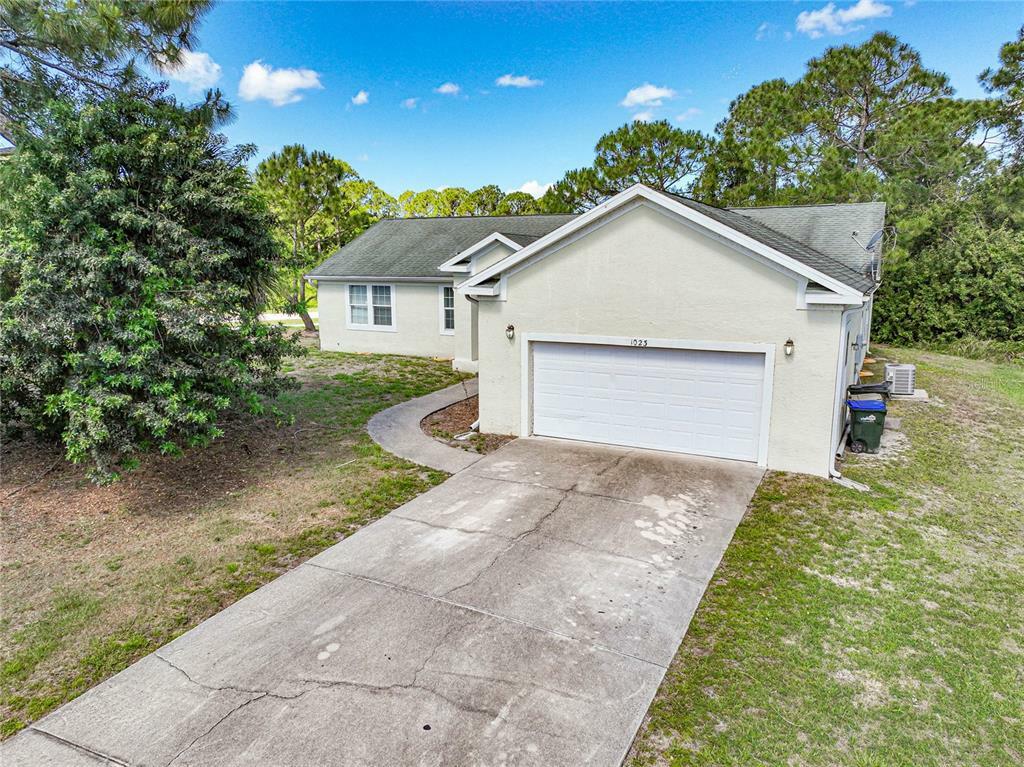 Property Photo:  1023 Trill Court  FL 34288 