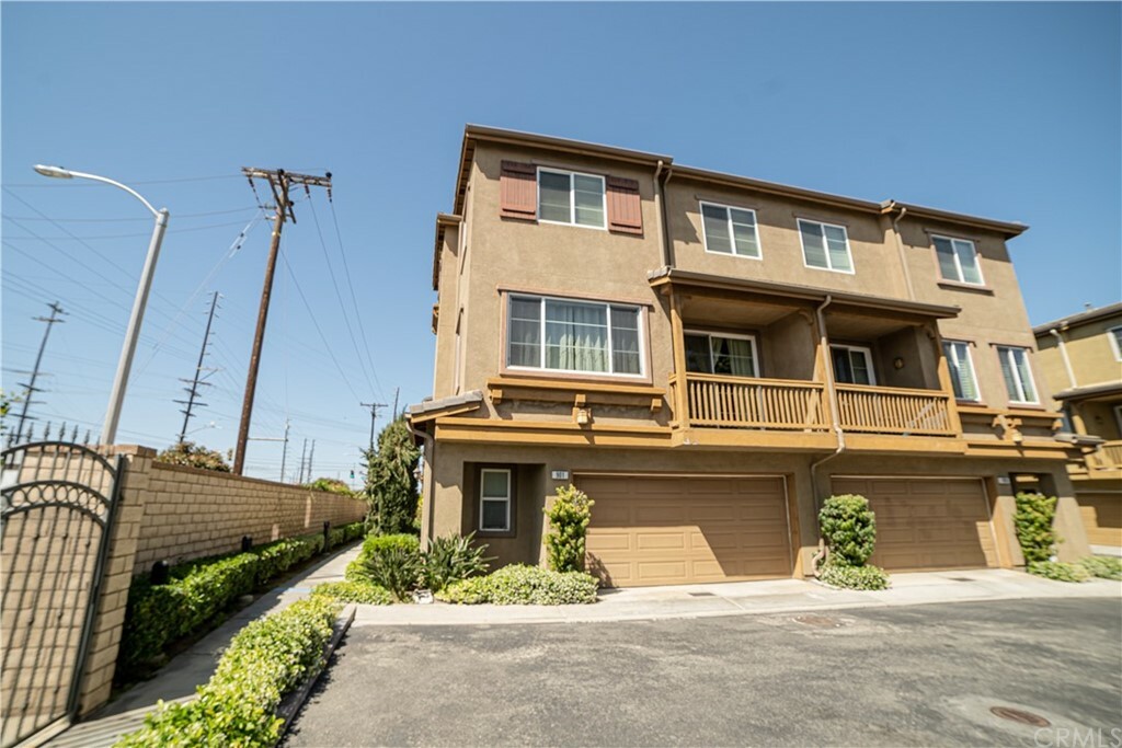 Property Photo:  22919 Mariposa Ave 901  CA 90502 