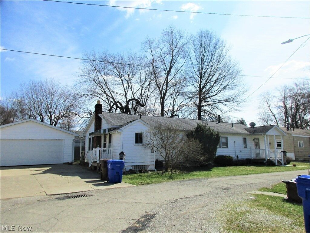 Property Photo:  213 Newton Drive A &Amp B  OH 44444 