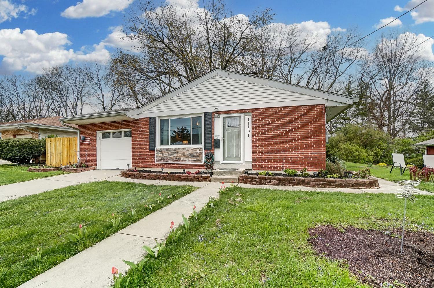 Property Photo: 11391 Rose Ln OH 45246