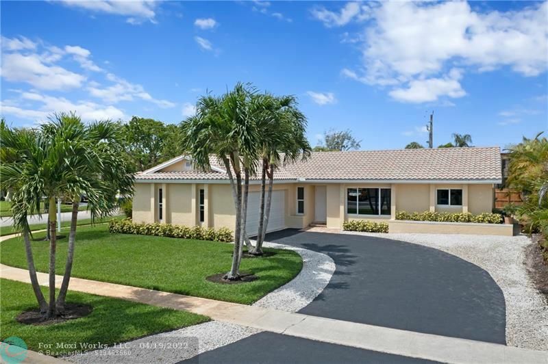 Property Photo:  2504 NW 98th Lane  FL 33065 