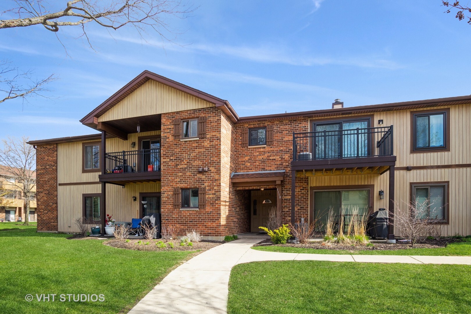 Property Photo: 1118 Prescott Drive 2A IL 60172