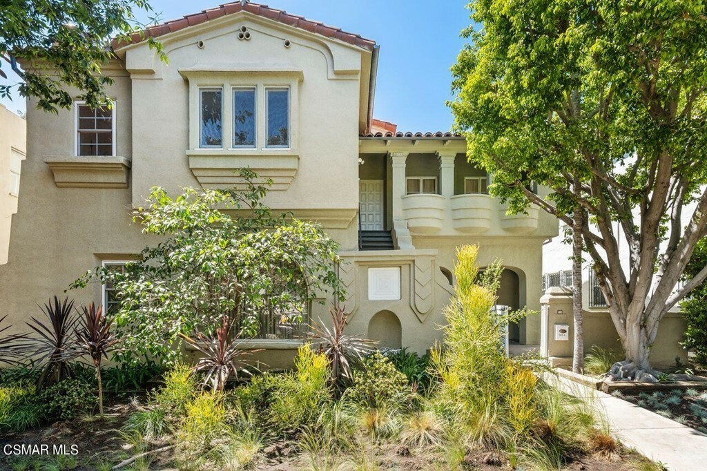 Property Photo:  325 Reeves Drive  CA 90212 