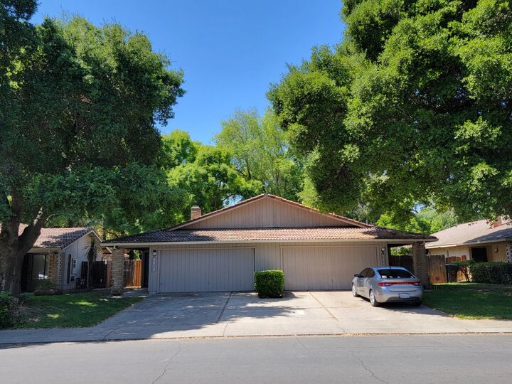5613 5615 Passero Way  Stockton CA 95207 photo
