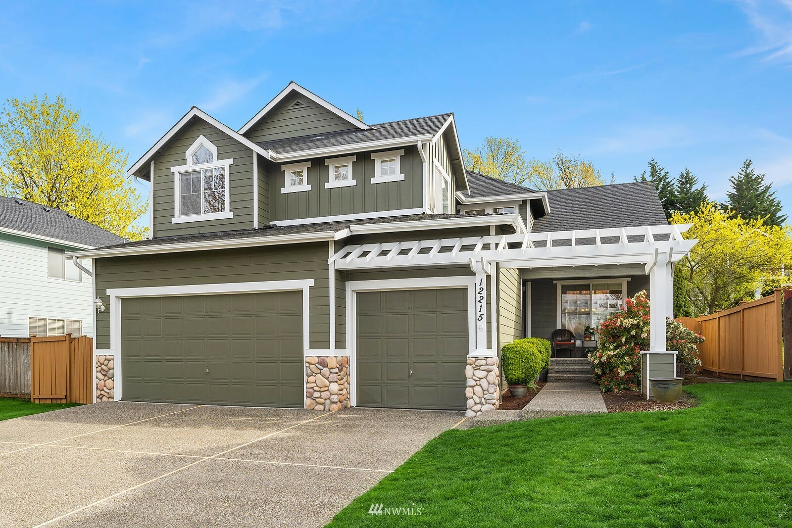 Property Photo:  12215 SE 39th Street  WA 98006 