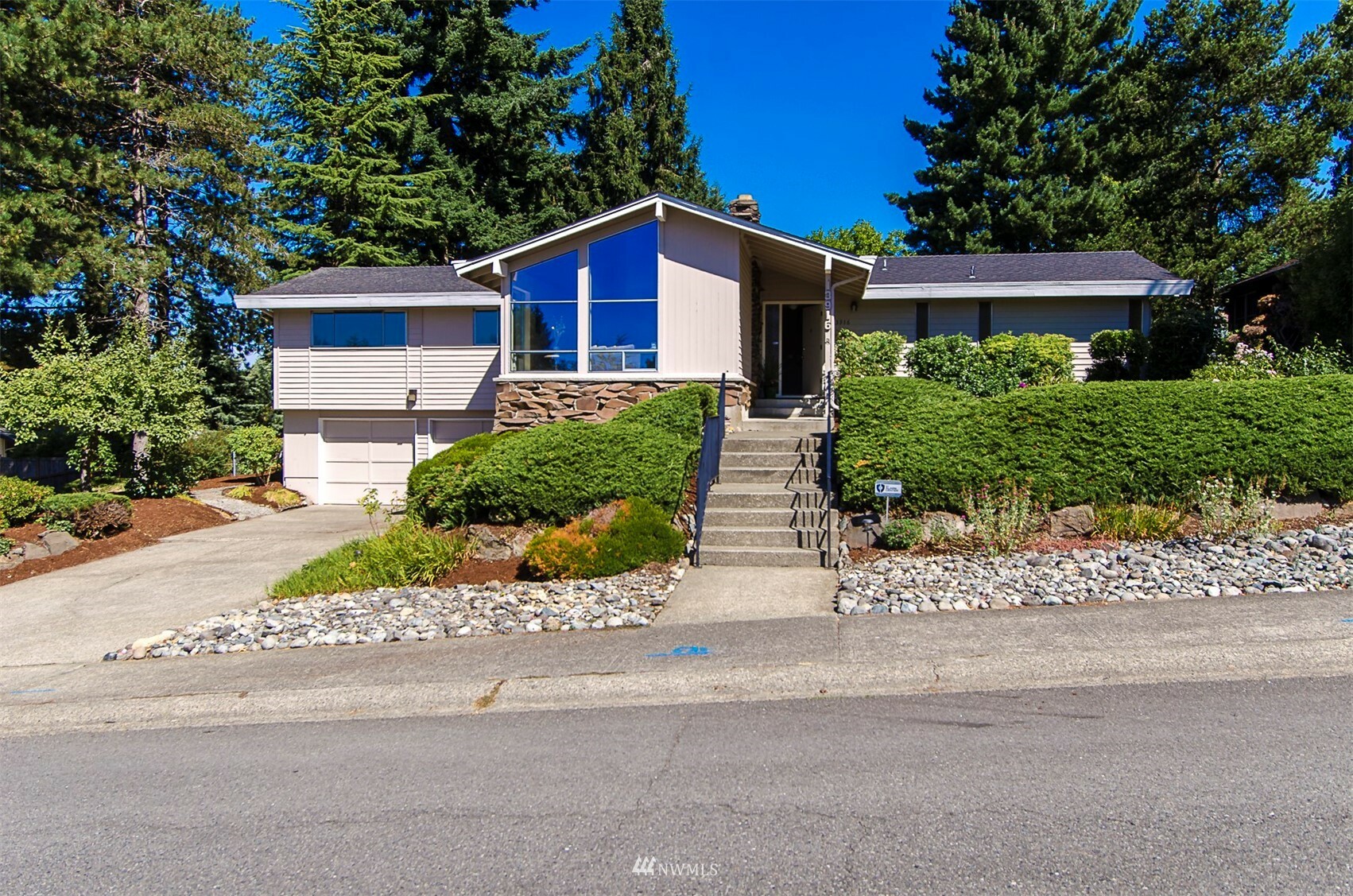 Property Photo:  13916 SE 20th Street  WA 98005 