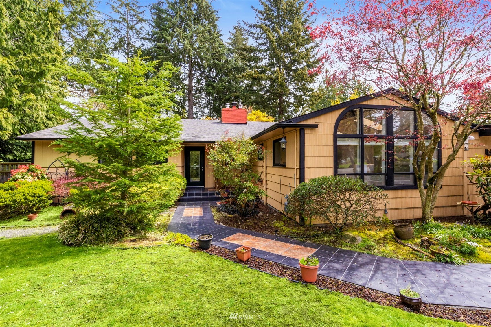 Property Photo:  2507 SW 169th Place  WA 98166 