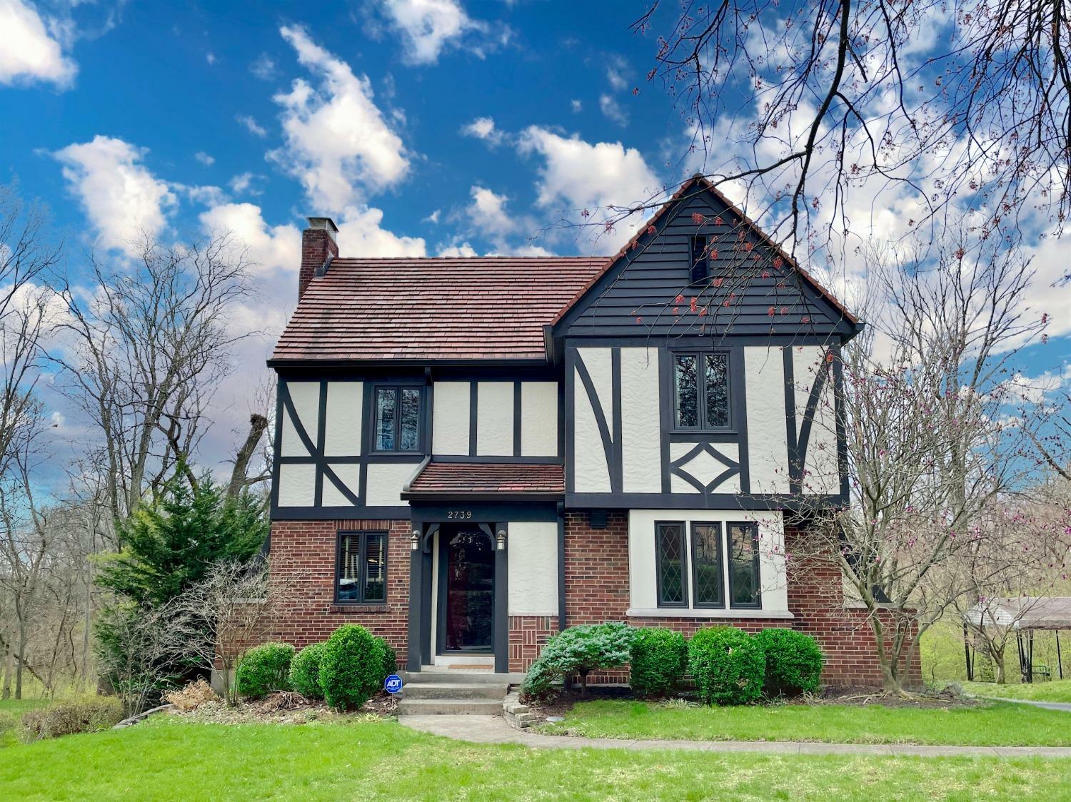 Property Photo: 2739 Eugenie Ln OH 45211