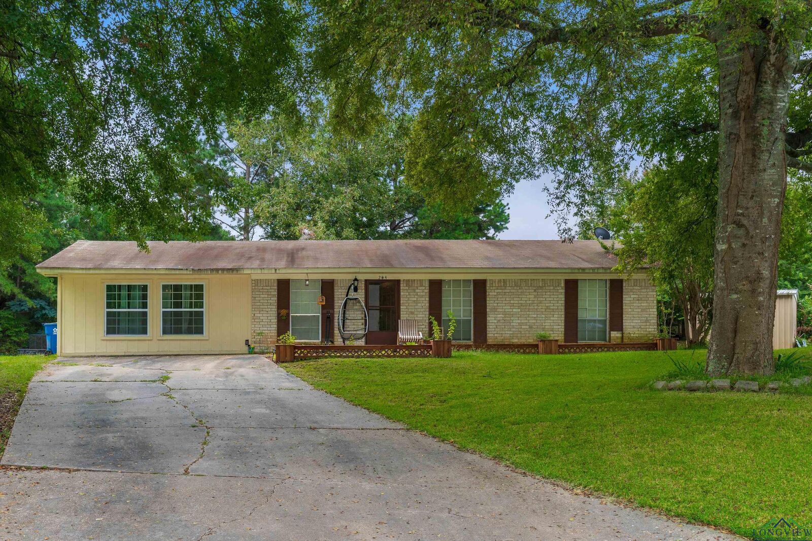 Property Photo:  204 Hillcrest Ter  TX 75672 