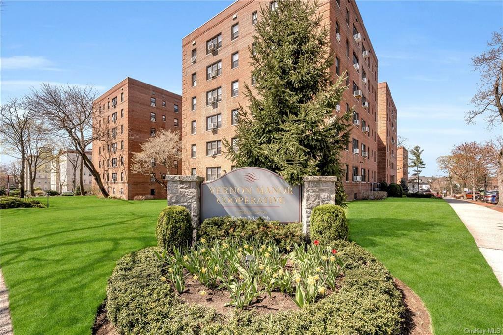 Property Photo:  465 E Lincoln Avenue 501  NY 10552 