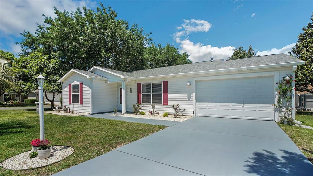 Property Photo:  2717 Privada Drive  FL 32162 