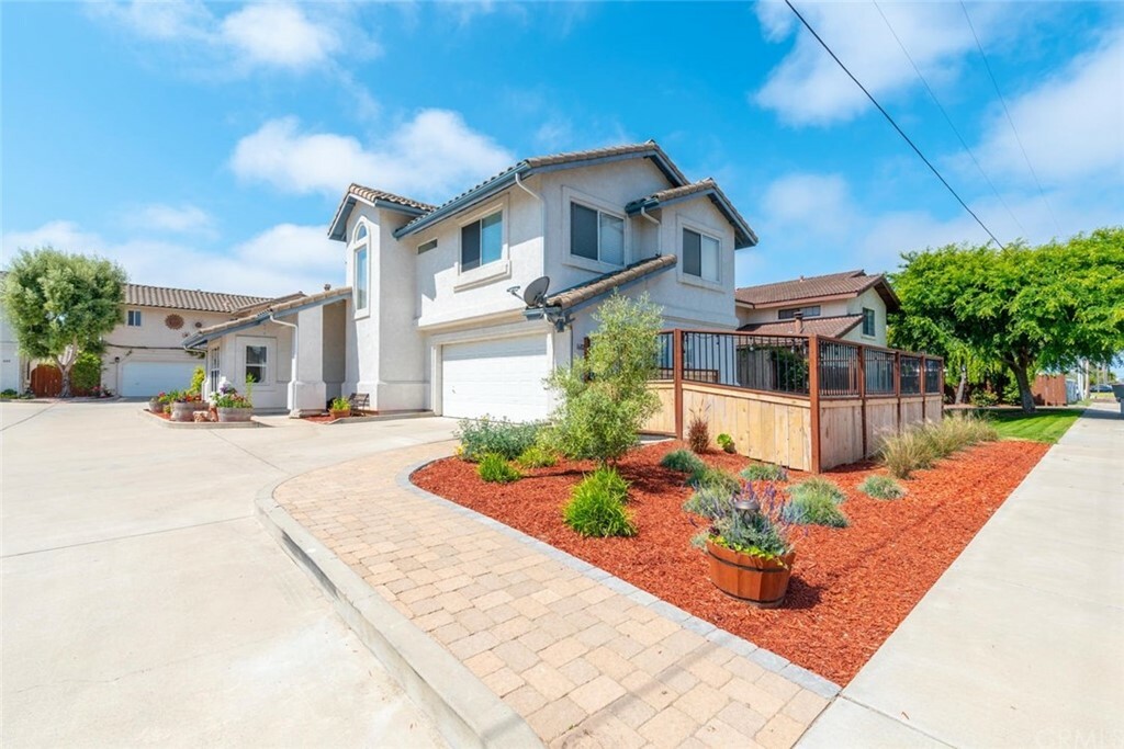 Property Photo:  1682 Manhattan Avenue  CA 93433 