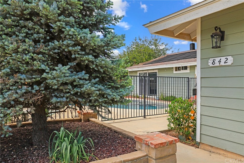 Property Photo: 842 W Avenue L CA 92320