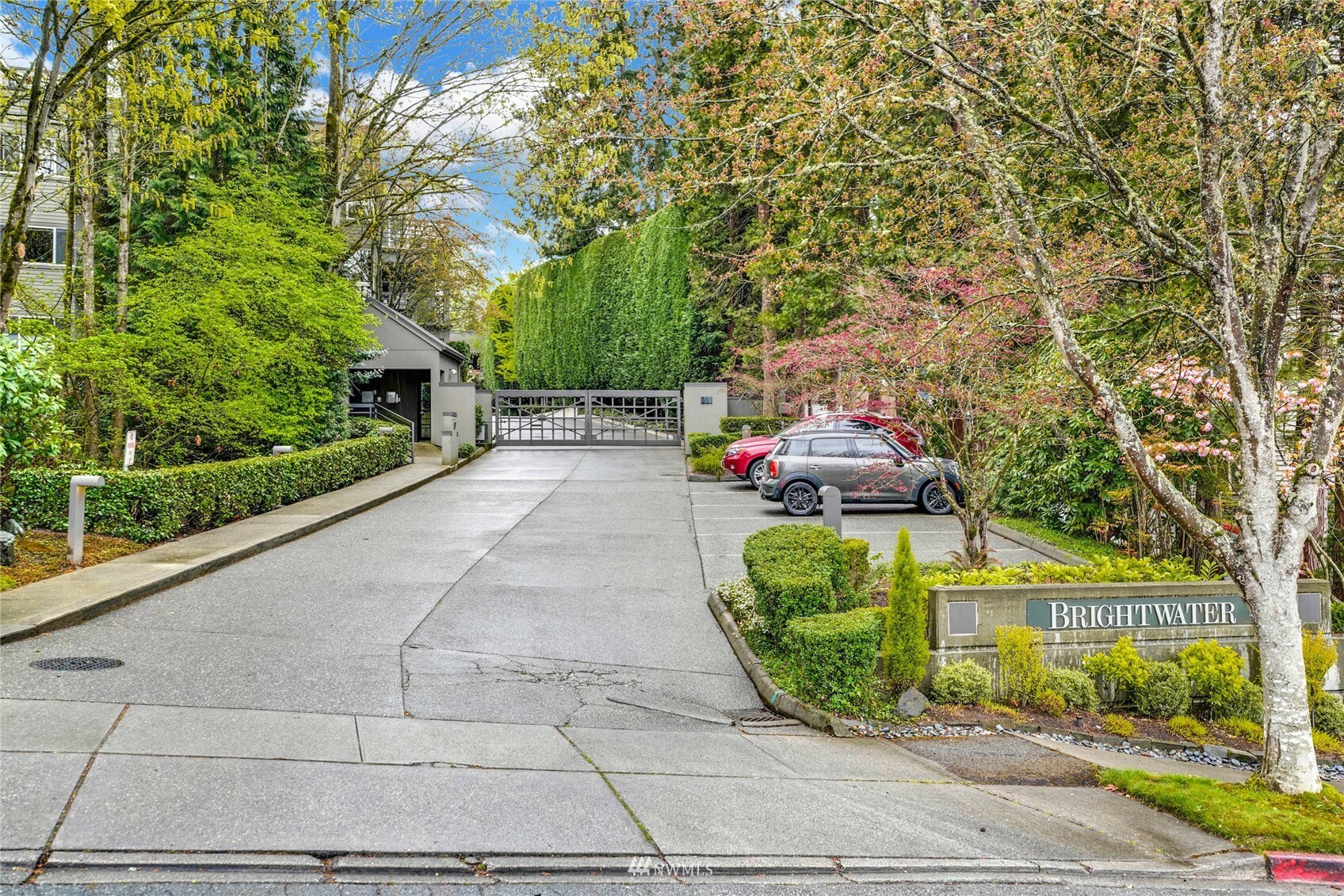 Property Photo:  501 Kirkland Avenue 103  WA 98033 