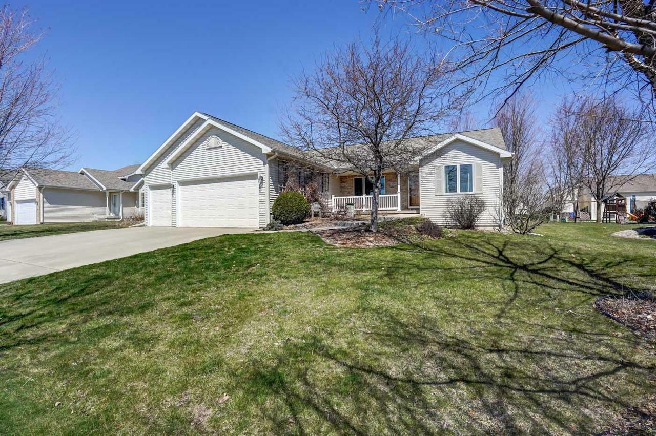 Property Photo:  330 Country Clover Dr  WI 53532 