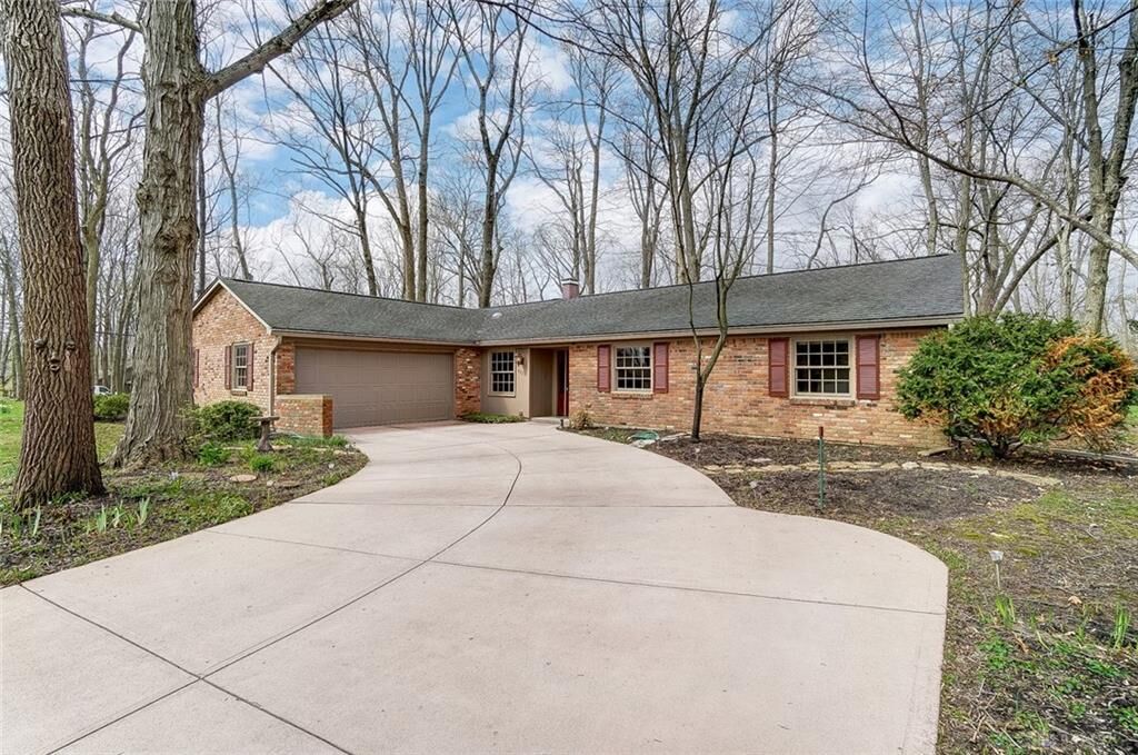 Property Photo: 1733 Kensington Drive OH 45305