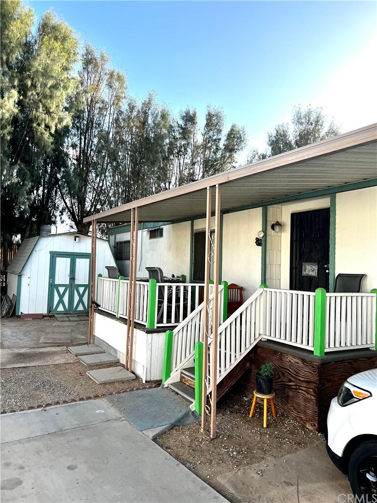 Property Photo:  11423 Chamberlain Way 32  CA 92301 