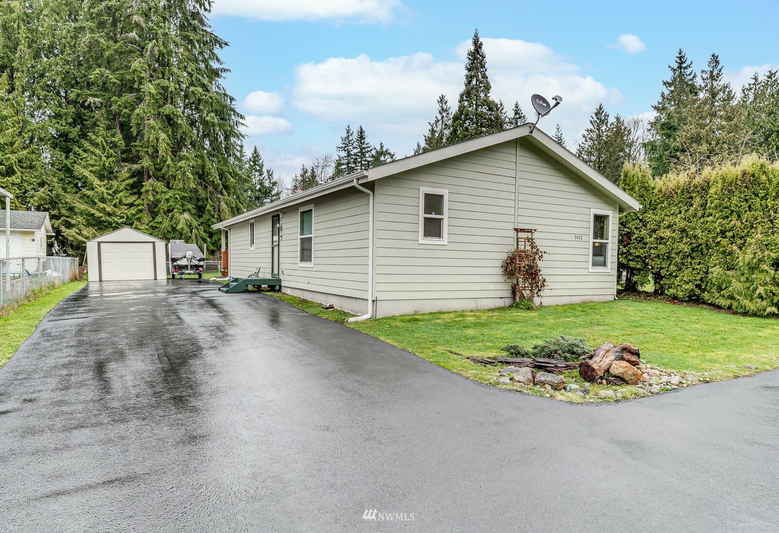 Property Photo:  9403 13th Place SE  WA 98258 