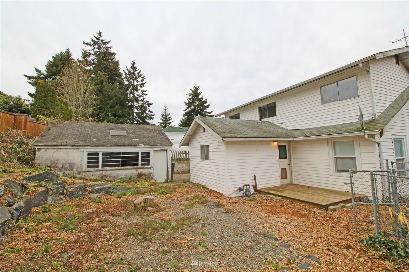 Property Photo: 1121 Evans Avenue W WA 98312