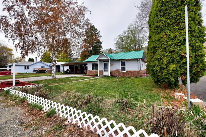 Property Photo: 112 Fir Street S WA 98841