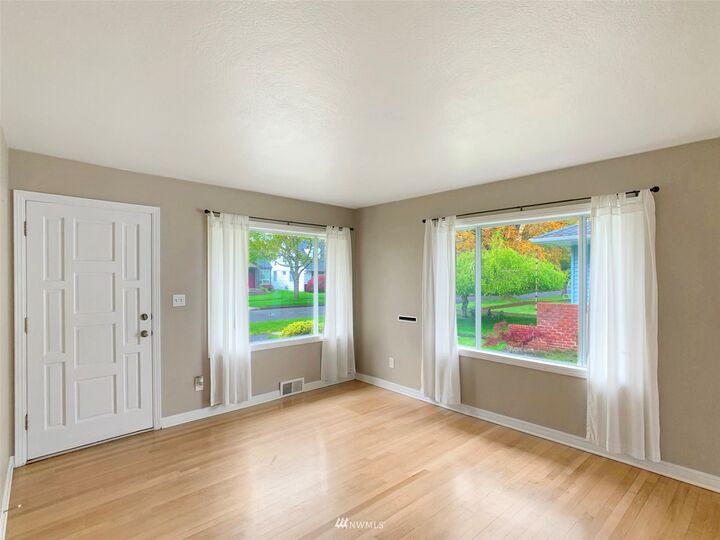 Property Photo: 946 21st Avenue WA 98632
