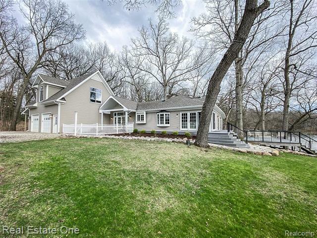 Property Photo: 6471 Forest Beach Drive MI 48116