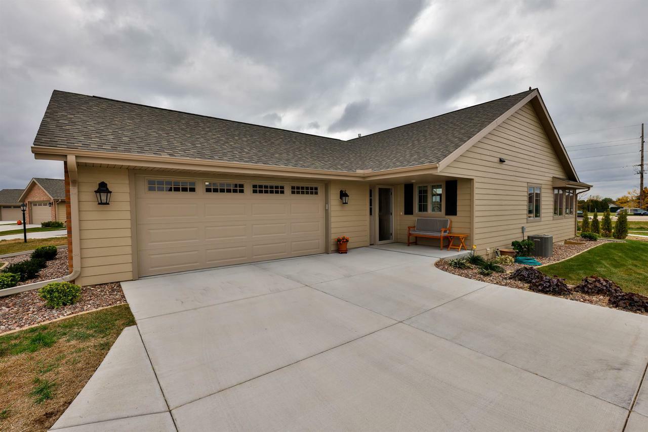 Property Photo:  3852 Red Hawk Ct  WI 53546 