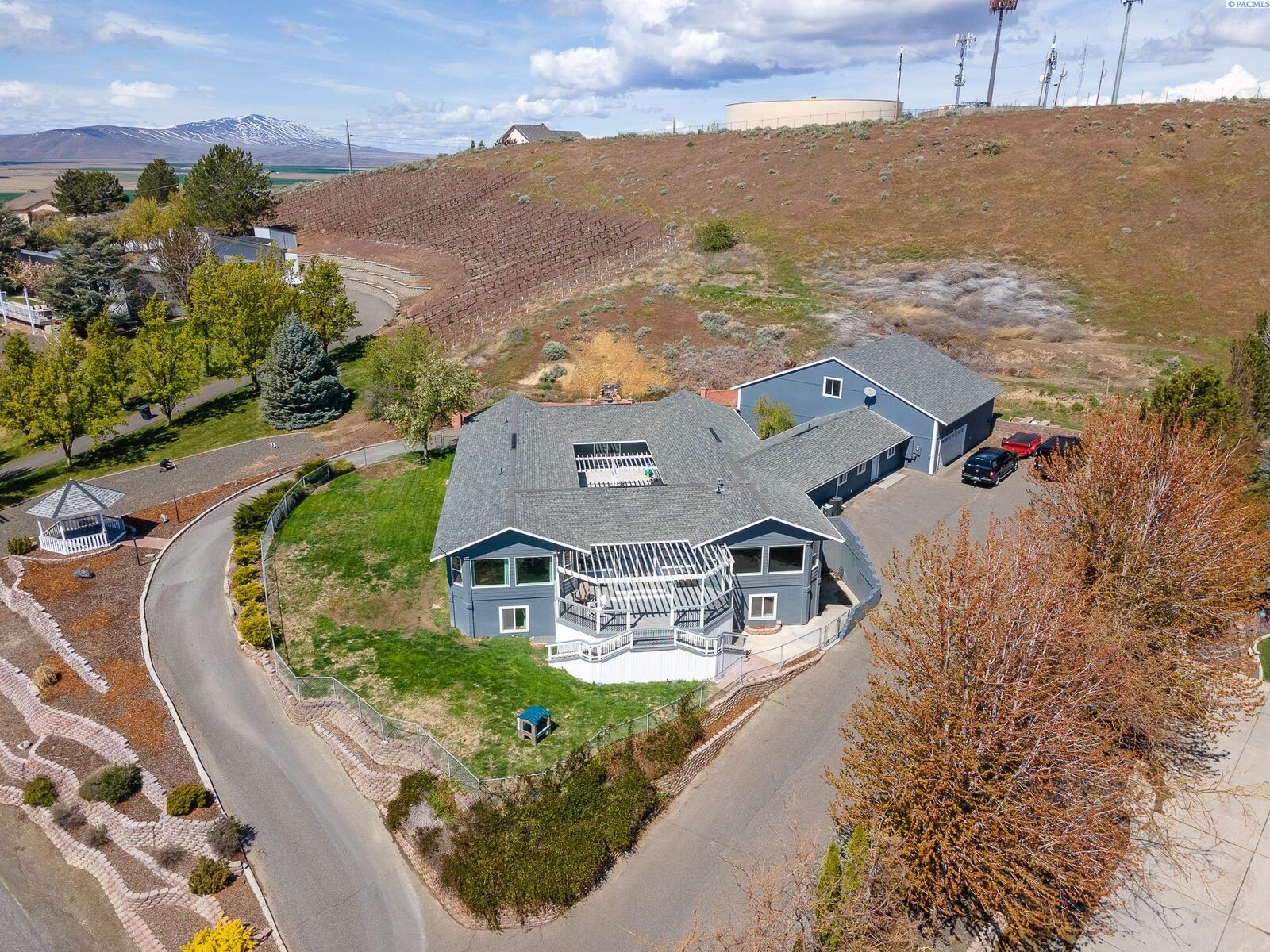 Property Photo:  5304 Collins Rd  WA 99353 