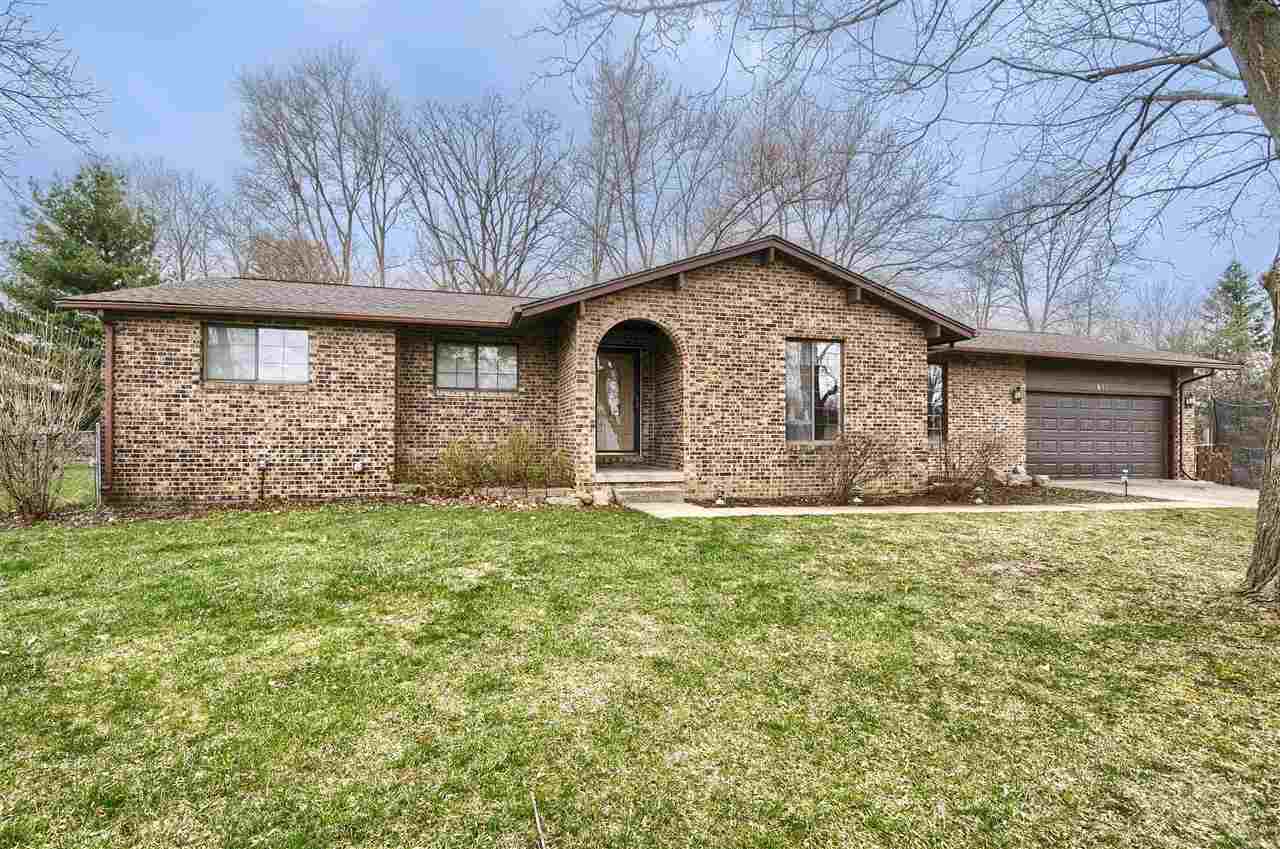 Property Photo:  611 Fairfield Dr  MI 48433-1417 