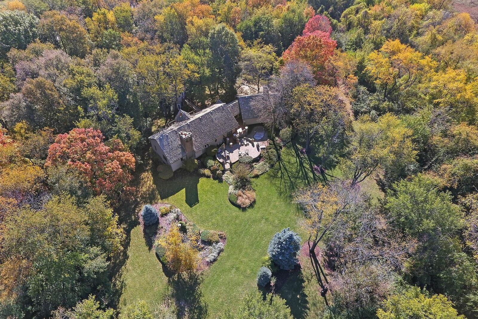 Property Photo: 5 Fernwood Drive IL 60010