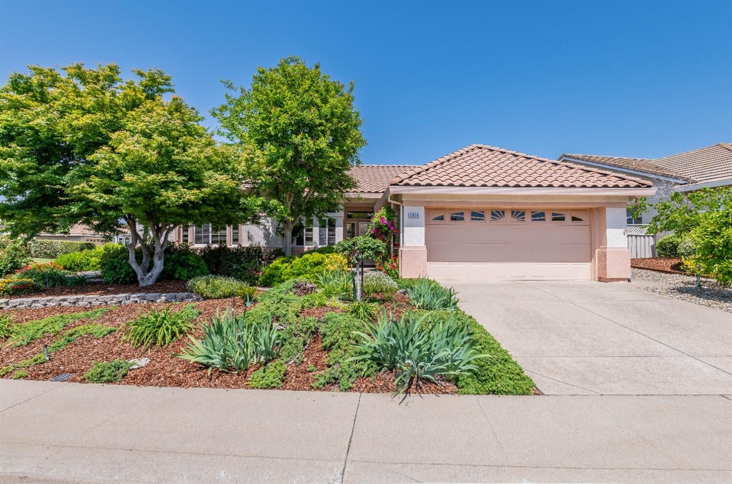 Property Photo:  5828 Sandlewood Way  CA 95747 