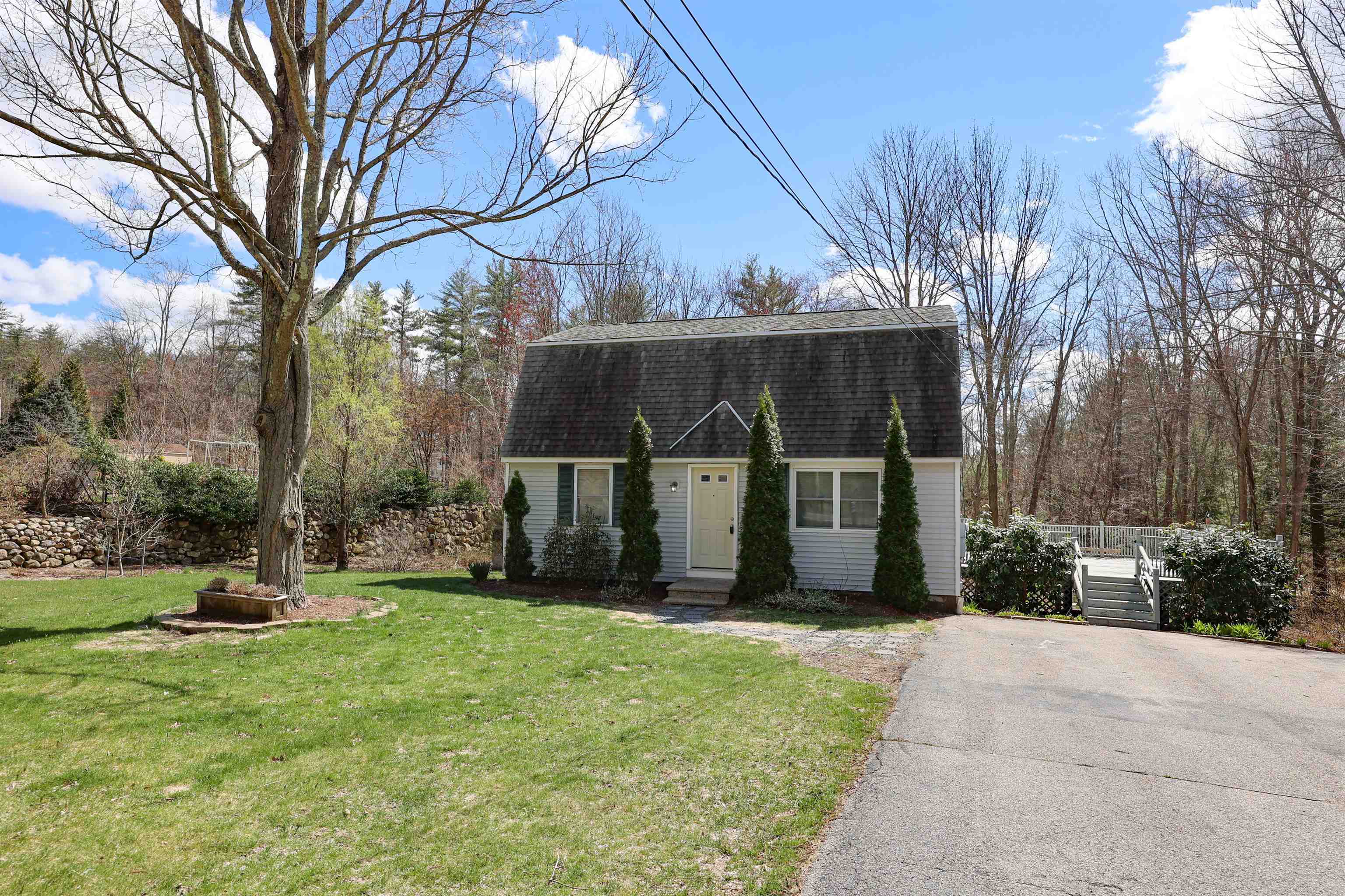 Property Photo: 12 Goffstown Back Road NH 03045