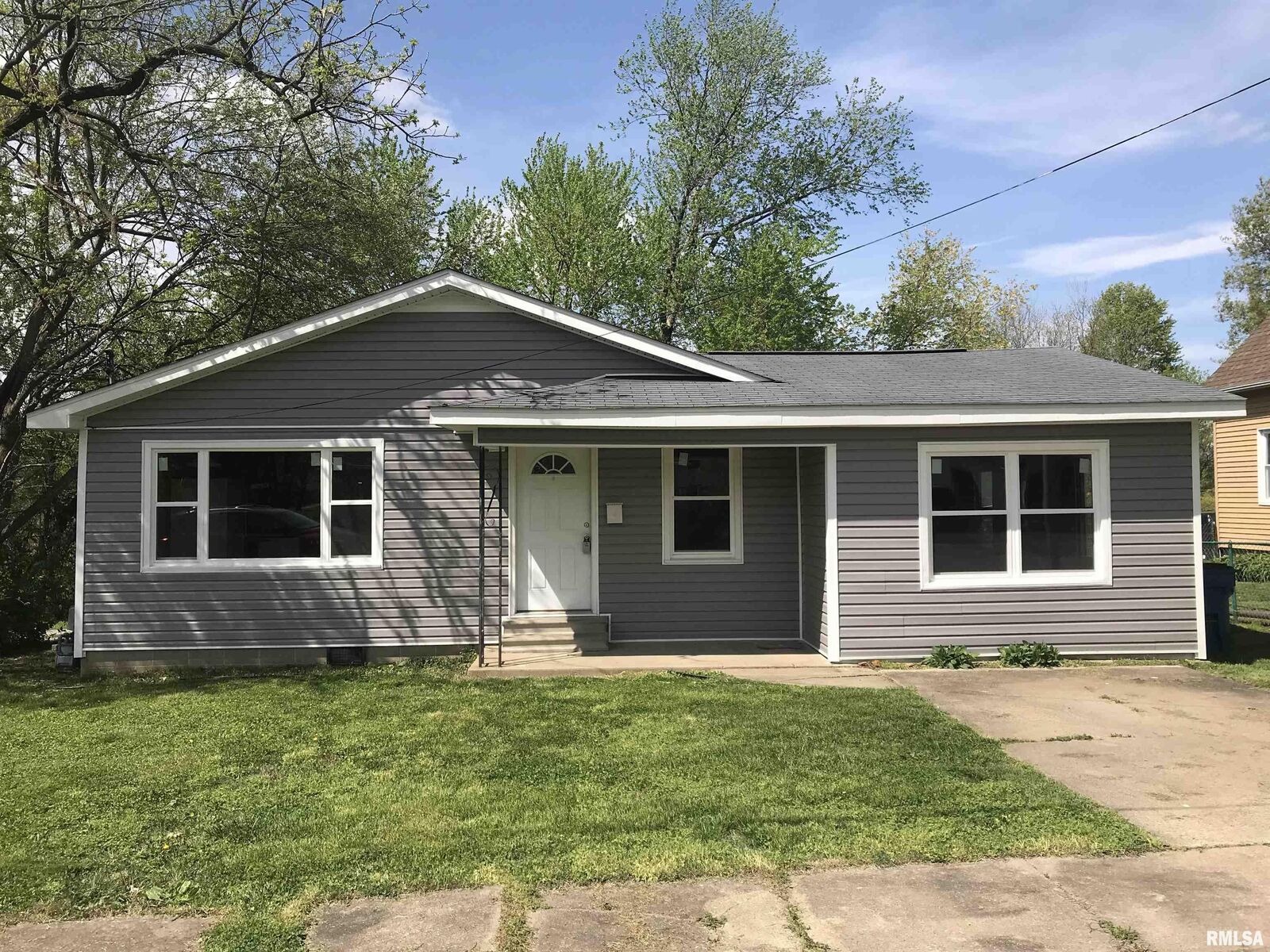 Property Photo: 604 Pear IL 62918