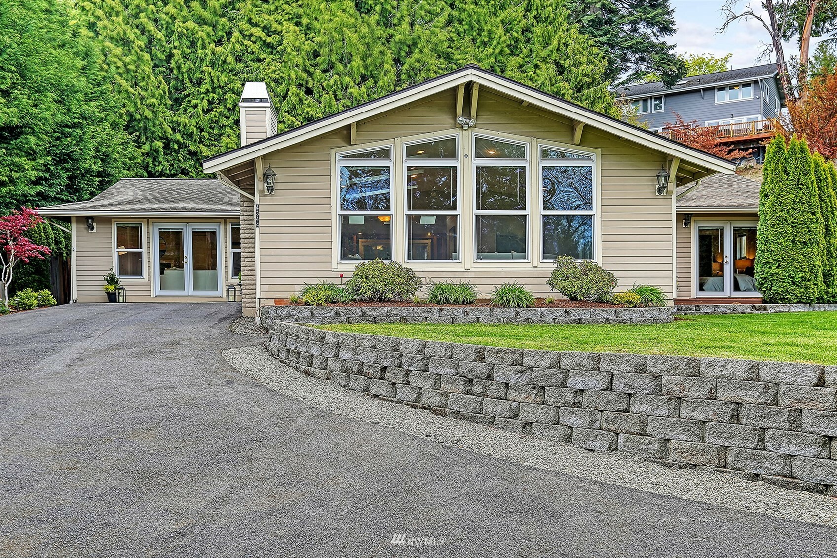 Property Photo:  4344 Island Crest Way  WA 98040 