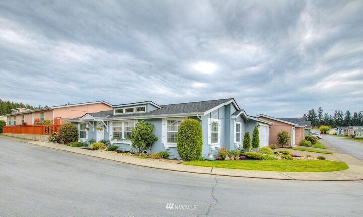 Property Photo: 24004 221st Place SE 51 WA 98038