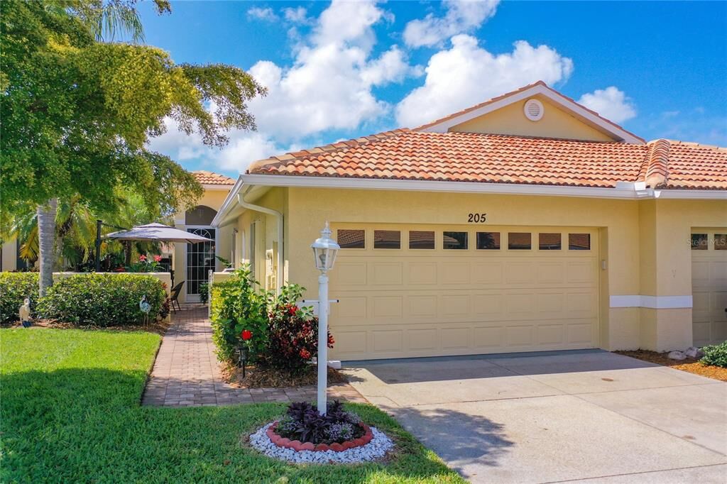 Property Photo: 205 Vista Del Lago Way FL 34292