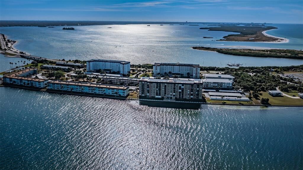 Property Photo:  2 Causeway Boulevard 105  FL 34698 