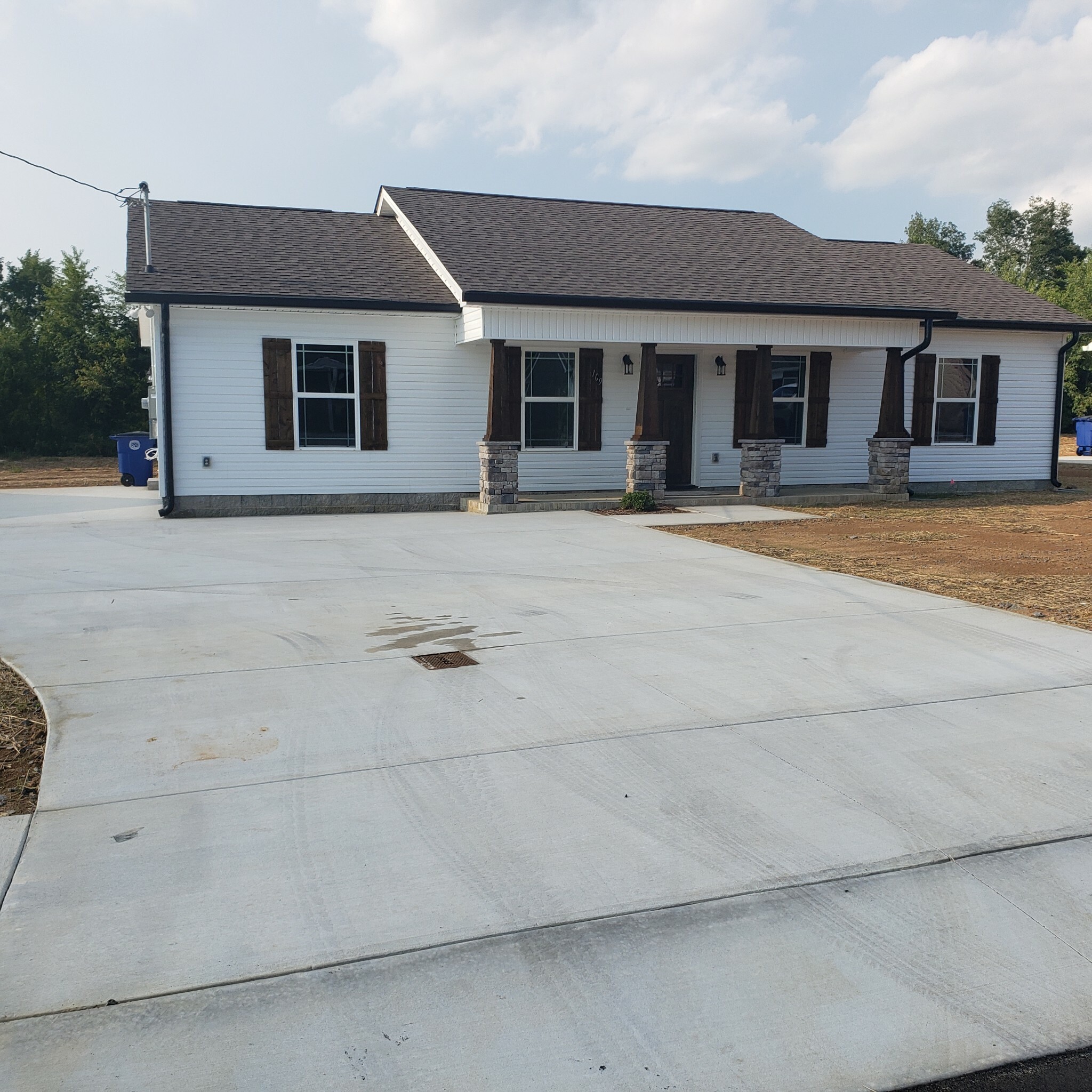 Property Photo:  109 E. Bomar Ct.  TN 37160 